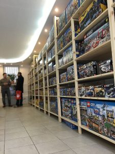 Beratung und Experten-Talk im Reutlinger Lego-Store über die LEGO Welt