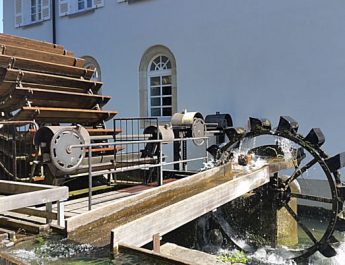 Eine versteckte Sehenswürdigkeit ist das Wasserrad an der Alten Mühle in Reutlingen