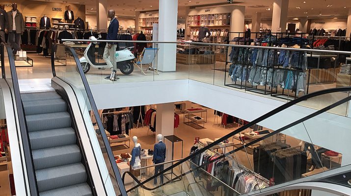 Luftig und hell präsentiert sich Modehaus Zinser in Reutlingen nch dem Umbau