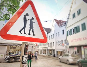 smombie warnschild in der Kanzleistrasse in Reutlingen