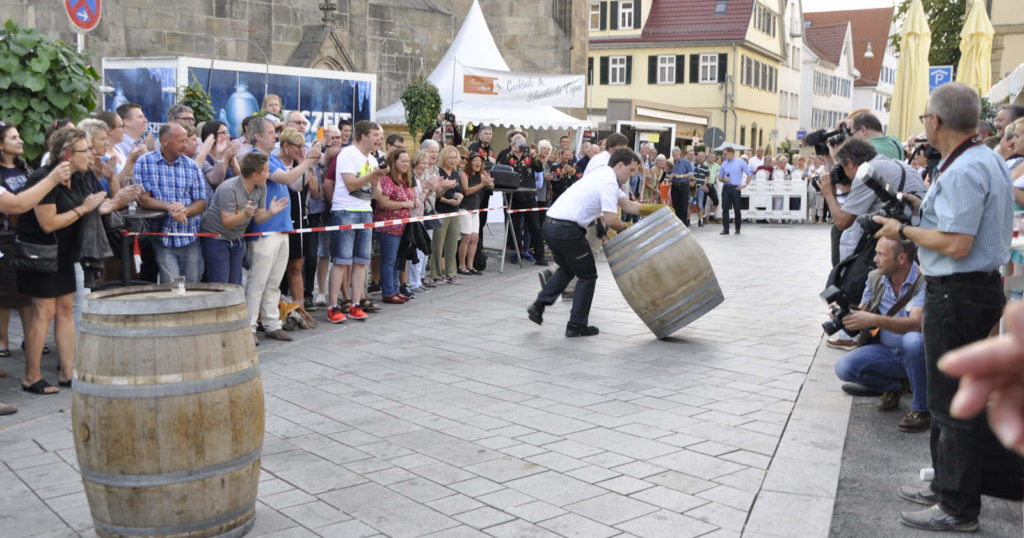 Das Fassrollen gibt es auch beim Weindorf 2019