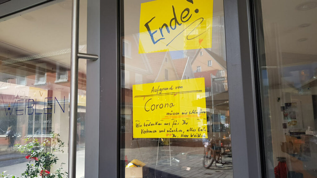 Info an die Kunden im Schaufenster