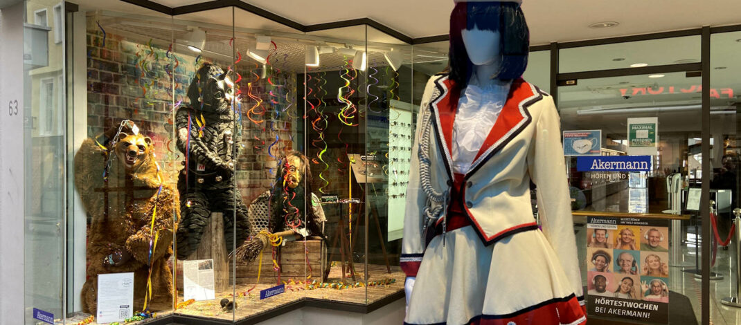 Fasnets Umzug im Schaufenster statt auf der Straße