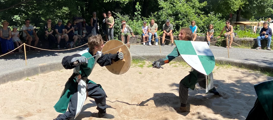 Mittelalterliches Spektakel im Volkspark