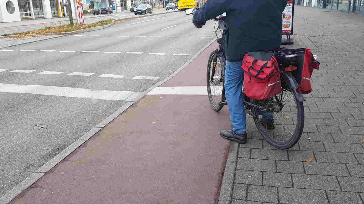 Rücksichtlose Radfahrer und Fußgänger missachten Radwege